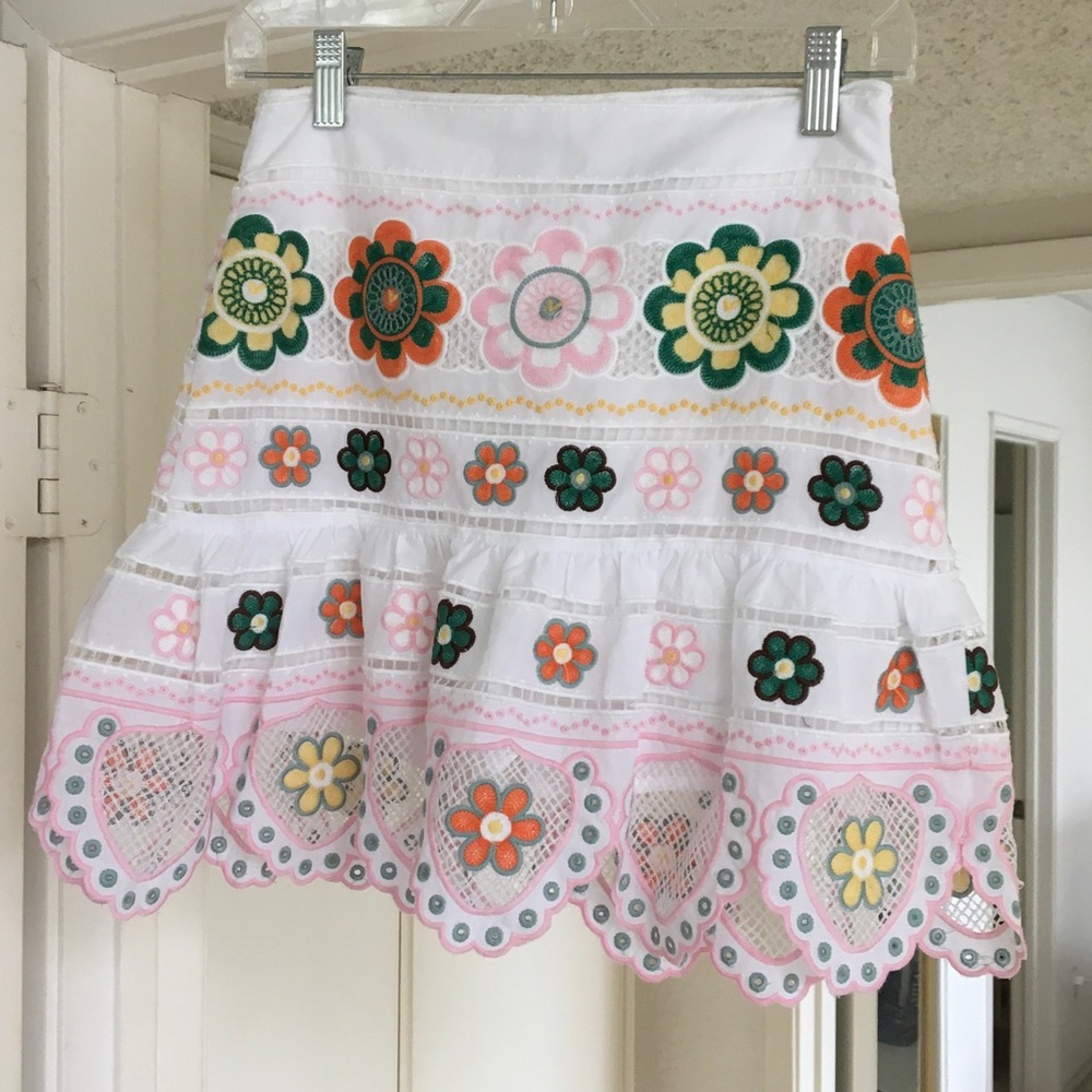 ZARA/WHITE-EMBROIDERED FLORAL SCALLOPED CROCHET LACE SKIRT- SKORT/NEW
